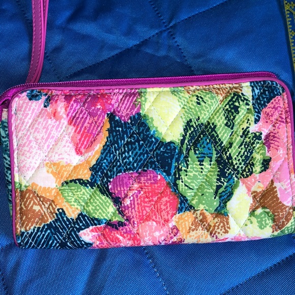 Vera Bradley Wristlet - Picture 6 of 7